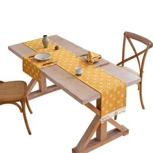 Camino de mesa amarillo de algodón con patrón de estrellas y borlas para decoración