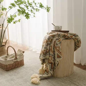 Hochwertige böhmische geometrische Strickdecke mit Quasten für das Sofa oder Bett