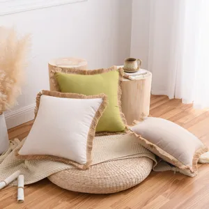 Housses de coussin en lin boho de style nordique avec franges décoratives salon