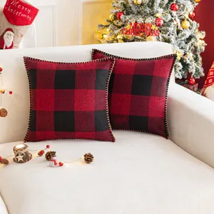 Taies d'oreiller à carreaux rouges et noirs avec coutures décoratives pour canapé