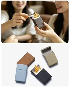 Vista profesional de estilo de vida y plano de pitilleras de cuero portátiles en varios colores.