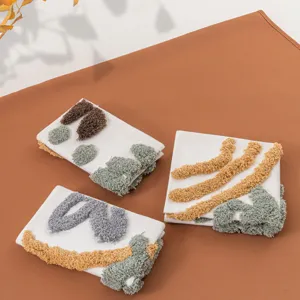 Böhmische getuftete Kissenbezüge 3er-Set mit geometrischen Mustern auf Terrakotta