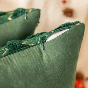 Dunkelgrüner Weihnachts-Kissenbezug aus Plüsch mit Pailletten und verdecktem Reißverschluss.