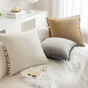 Fundas de cojín decorativas de terciopelo con pompones elegantes para decoración de sofá