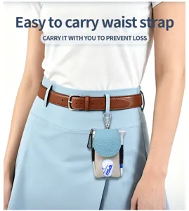 Detailansicht der Golfballtasche aus Leder am Gürtel für bequemes und einfaches Tragen
