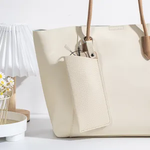 Étui à lunettes fin en cuir véritable à suspendre à un sac, design crème minimaliste
