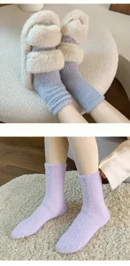 Gemütliche lila Mohair-Socken für Damen mit warmer, flauschiger Textur