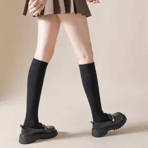 Chaussettes d'Hiver Chaudes en Éponge pour Femmes Épaissies Couleur Unie Mi-Mollet Tricotées en Coton Chaussettes Hautes Style Preppy