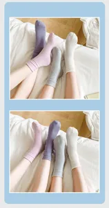 Detailansicht von einfarbigen Damen-Stoffsocken aus weicher Baumwolle, bequeme Frühlingssocken.