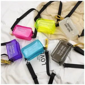 Verschillende kleuren voor de transparante mini jelly crossbodytas in detail