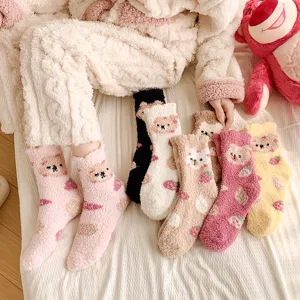 Calze a Metà Gamba in Pile Corallino Ispessito da Donna Carino Motivo Orso Cartoon Inverno Calde Calze da Pavimento per Sonno
