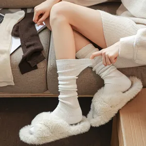 Gemütliche weiße gerippte Kaschmir-Wadenstrümpfe für Damen im japanischen JK-Stil