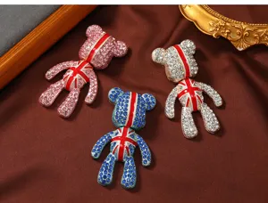 Prachtige teddybeer broches met fonkelende kristallen en Union Jack vlag details