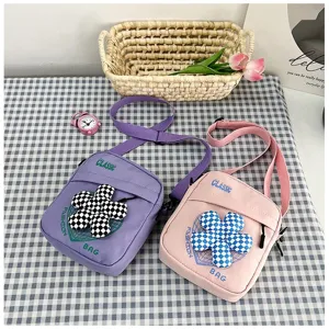 Bolsos bandolera de lona morados y rosas con colgante de flor de tablero fresco
