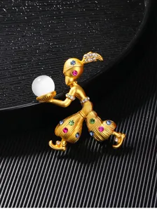 Detailopname van een vintage Sultan-broche met kleurrijke strassteentjes en witte steen