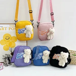 Bolso Bandolera de Nailon Estilo Japonés para Estudiantes Con Muñeco Oso de Peluche Estampado Letras Bolso Cuadrado Casual
