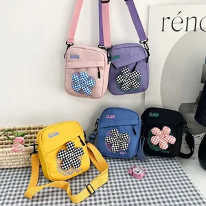 Bolso Bandolera de Nailon Estilo Preppy Fresco para Mujer Con Flor de Tablero de Ajedrez 3D y Estampado de Letras