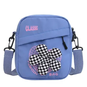 Elegante bolso bandolera azul para mujer con flor de tablero de ajedrez en 3D y estampado