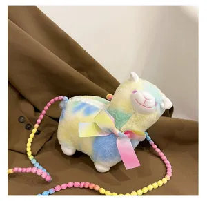 Süße Regenbogen-Alpaka Plüsch-Umhängetasche mit bunter Perlenkette und Schleifendetail.