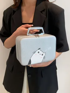 Trousse à maquillage argentée avec motif chat mignon et une poignée en métal argenté