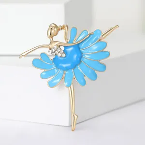 Detaillierte Makroaufnahme einer eleganten Ballett-Brosche mit blauem Emaille und Strass
