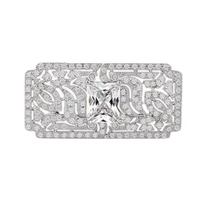 Elegante spilla in lega di zinco con zircone rettangolare brillante e intagli intricati