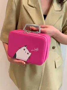 Trousse à maquillage rose élégante avec imprimé chat mignon et poignée argentée.