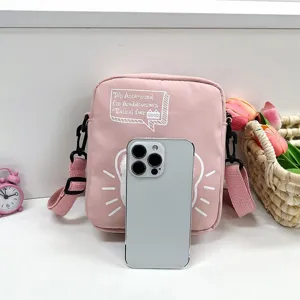 Bolso bandolera de nailon con gato de dibujos animados con móvil para referencia