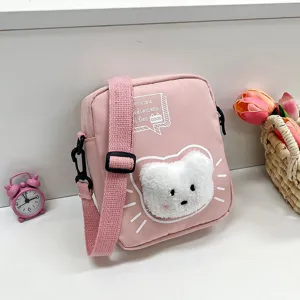 Linda bolsa bandolera rosa de nailon con una cara de oso de peluche y correa larga