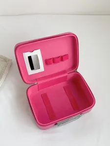 Vue intérieure détaillée d'une mallette de maquillage rose portable avec petit miroir