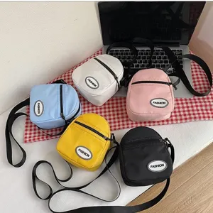 Set de mini bolsos bandolera de nailon de colores para mujeres y estudiantes.