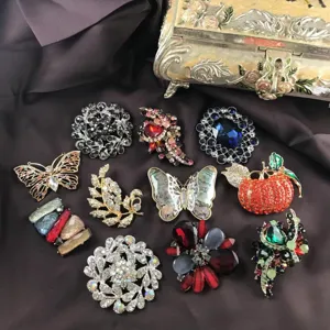 Vintage Baroque Fashion Brooch Zinc Alloy Rhinestone Inlaid Elegant Dress Suit Accessories For Women Men Luxury Jewelry Gift