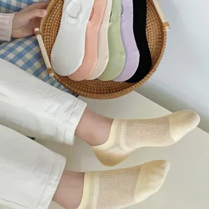 Ademende mesh no-show sokken voor dames in diverse pastelkleuren en geel