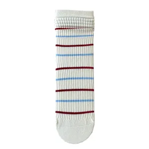 Chaussettes en coton blanc de haute qualité avec rayures rouges et bleues et volants