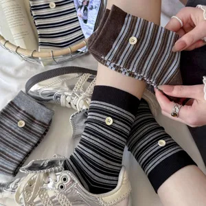 Gestreepte middelhoge sokken in Koreaanse stijl voor dames met knoopdecoratie voor lente