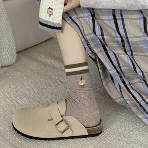 Süße Cartoon Bär bestickte Damen Socken mit Kontrastbündchen, meliertes Strickdesign.