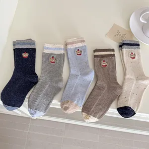 Süße Bären Stickerei Noppengarn Damen Mittelsocken für Herbst und Winter im japanischen Stil