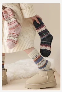 Vintage Fair Isle gemusterte dicke Wollsocken für winterliche Wärme und Kälteschutz.