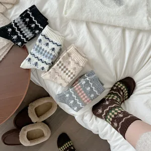 Calcetines de lana gruesa de invierno para mujer, diseño de árbol vintage cálidos y acogedores.