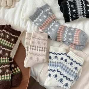 Calcetines de invierno de lana gruesa con patrón de punto, calcetines largos vintage para mujer.