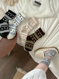Calcetines largos de lana de invierno Fair Isle con bonito diseño de árbol, calcetería térmica.