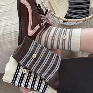 Dames lente zomer gestreepte middelhoge sokken met knopdecoratie in Koreaanse stijl