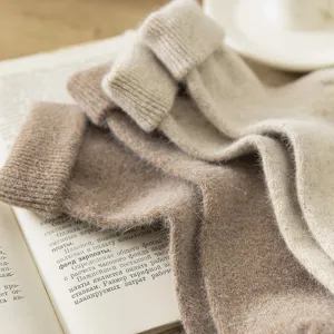 Chaussettes en Cachemire Épaissies d'Hiver Femmes Mi-Tige Couleur Unie Chaussettes Thermiques