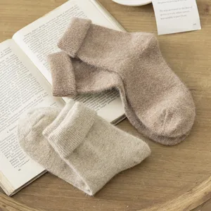 Chaussettes épaisses en cachemire pelucheux mi-mollet décontractées chaudes unies
