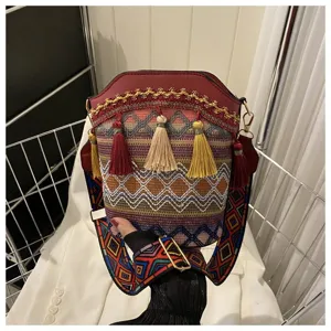 Ethnische Boho-Beuteltasche mit bunten Quasten und besticktem Riemen für Damen