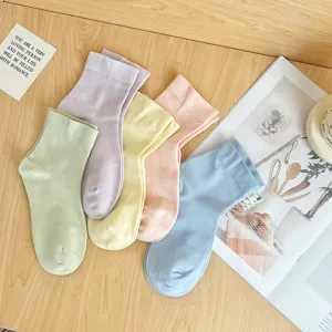 Sélection de cinq chaussettes en coton pastel colorées pour femmes de style japonais