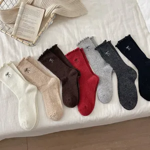 Femmes mignonnes chaussettes mi-hautes en laine nœud brodé volants hiver chaud tricotées
