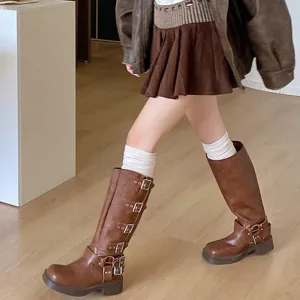 Bequeme Damen Slouch Socken für Herbst und Winter, stylische weiße Stiefelsocken für den Alltag.