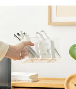 Organisateur de stylos et papeterie de bureau transparent en plastique à 3 compartiments.