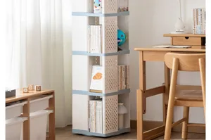 Libreria rotante bianca a più livelli per libri per bambini in un ambiente di studio